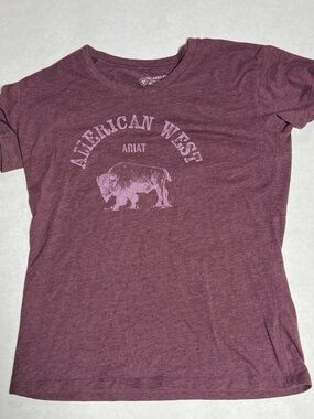 Women’s Ariat relaxed fit shirt size Small.